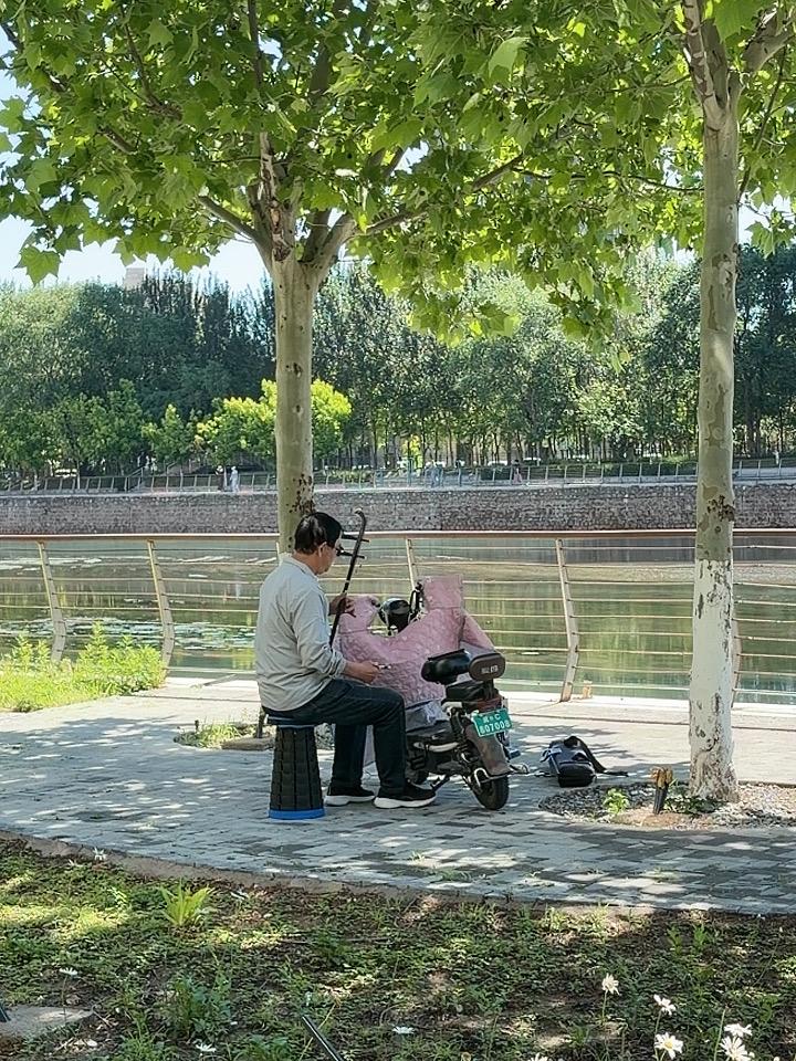 人生不满百 常怀千岁忧
一个5000块钱的挂号费就让你不开心了？
那医生是给你一