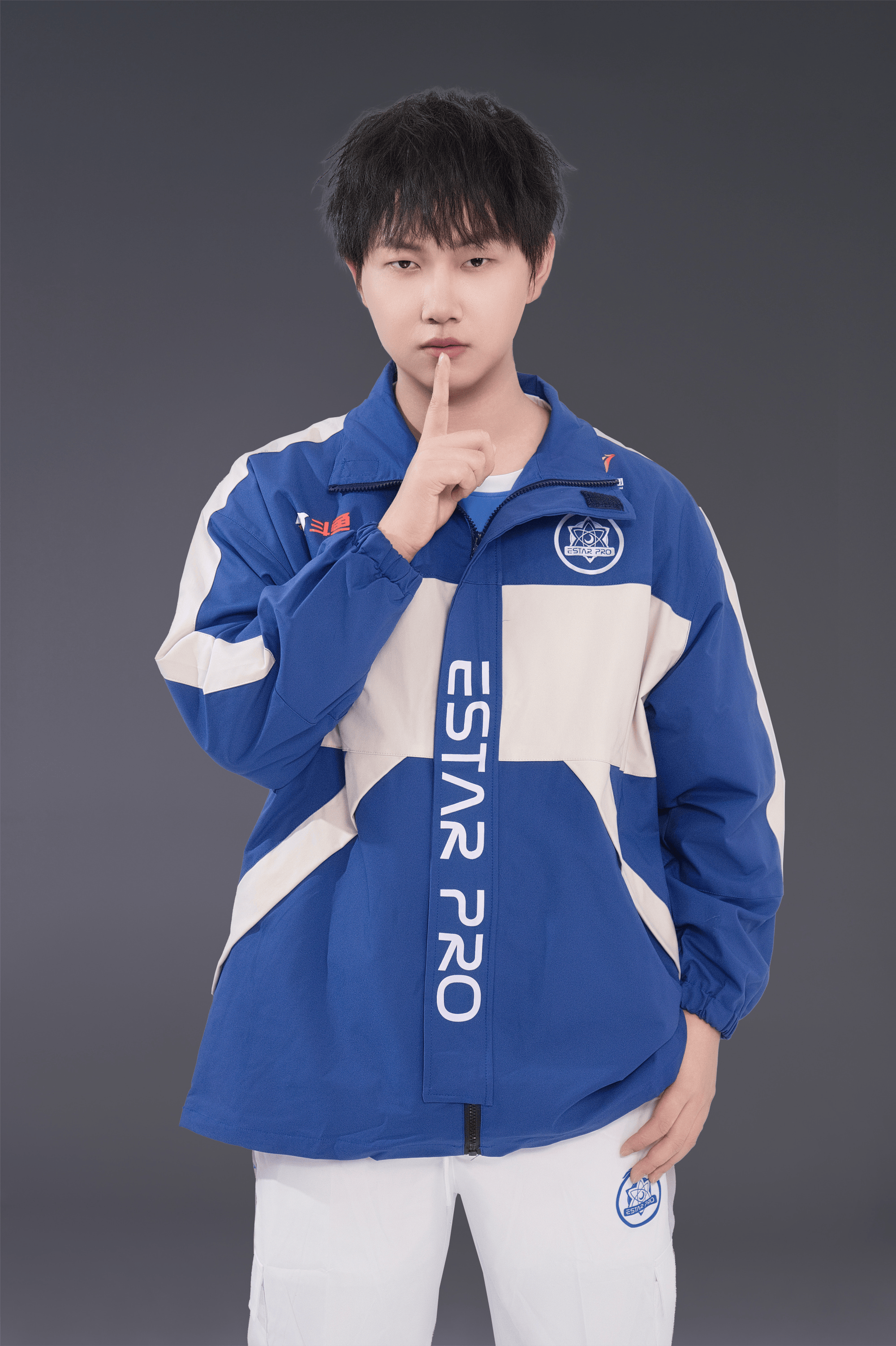 武汉eStarPro春季赛定妆照：Fly领衔，星芒再度点亮赛场