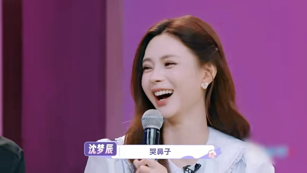 张月回应在浪姐总是哭到崩溃张月说在乘风有很多不太稳定的样子 成年人的崩溃是无声的