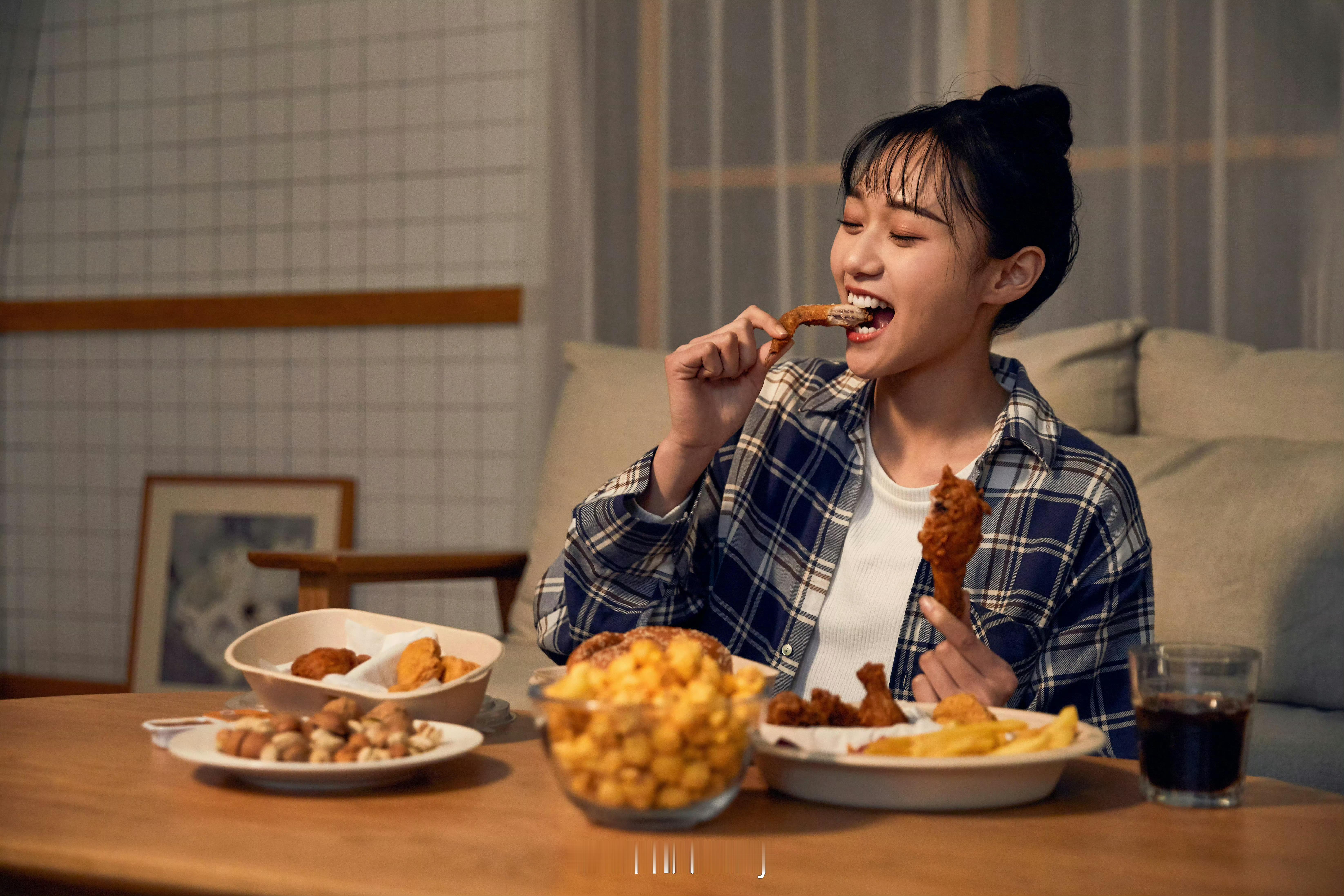 突然发现点外卖比自己做饭省钱 不太可能吧，除非你吃的特别差，天天吃快餐。。这样其