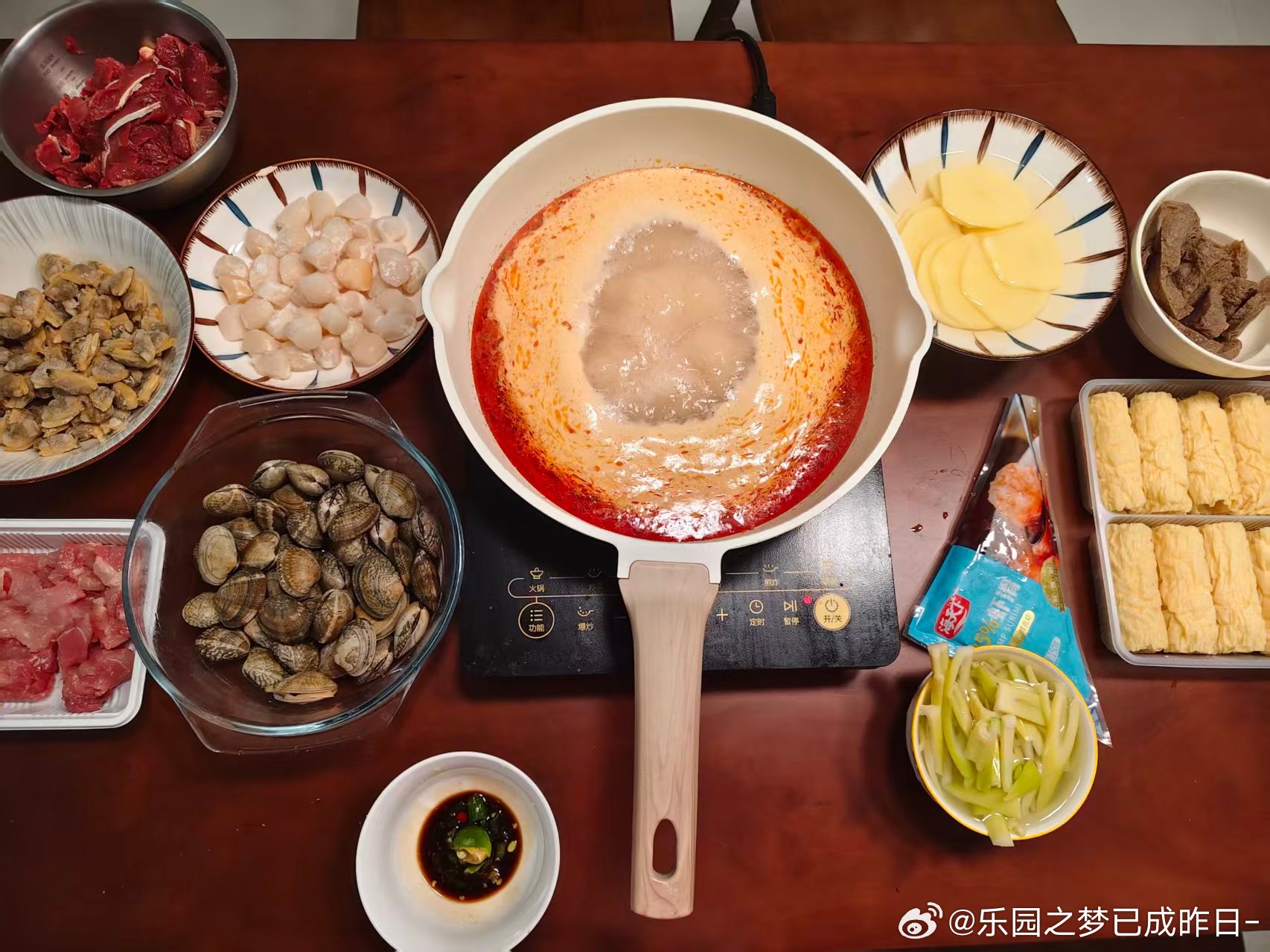 糟粕醋火锅好美味呀🤤就这样吃得饱饱得给假期收了 ​​​