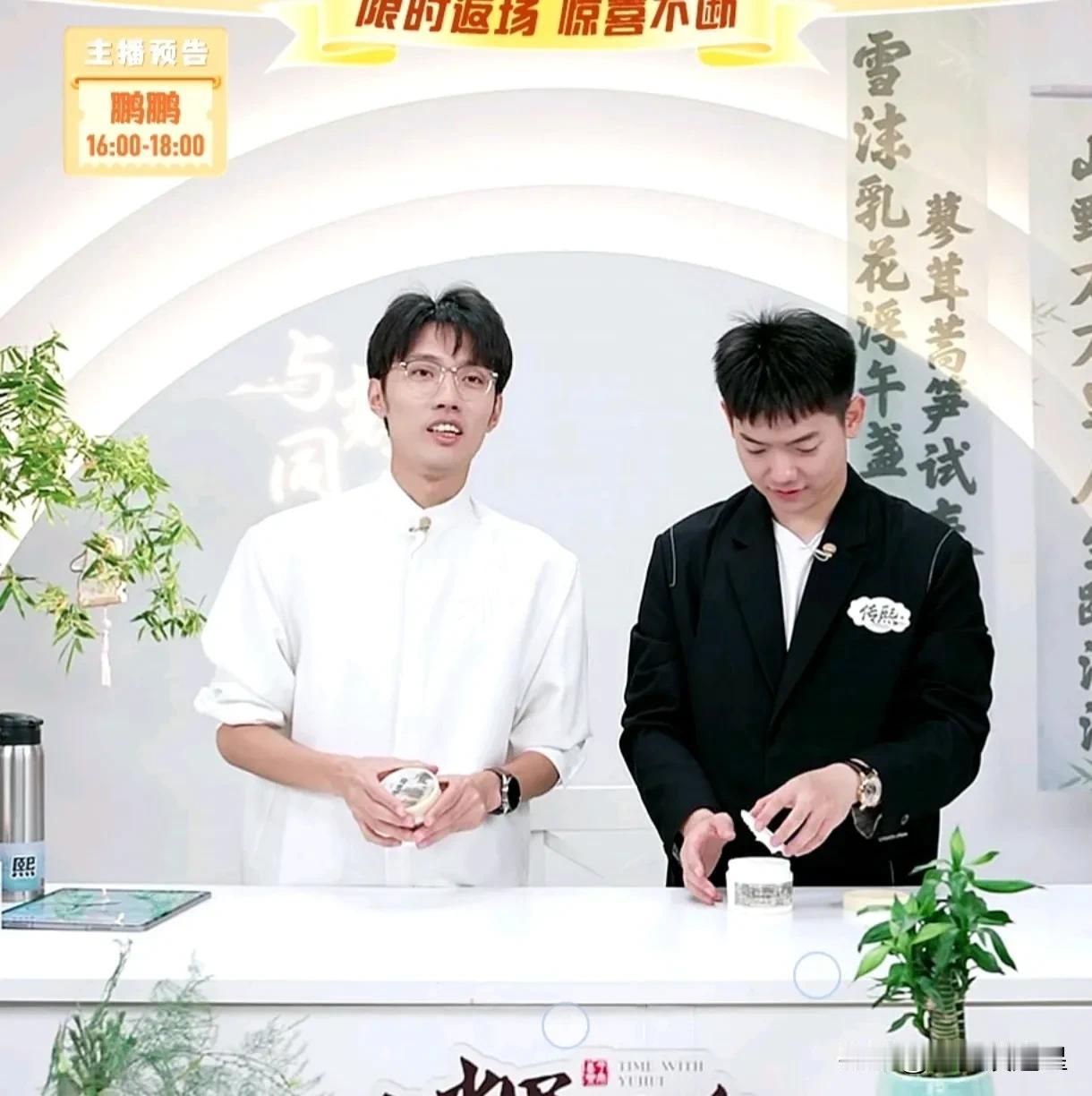 当一个帅哥捡到一块石头
打水漂的姿势要帅
观众的“哇”拖长音
听得帅哥得意洋洋