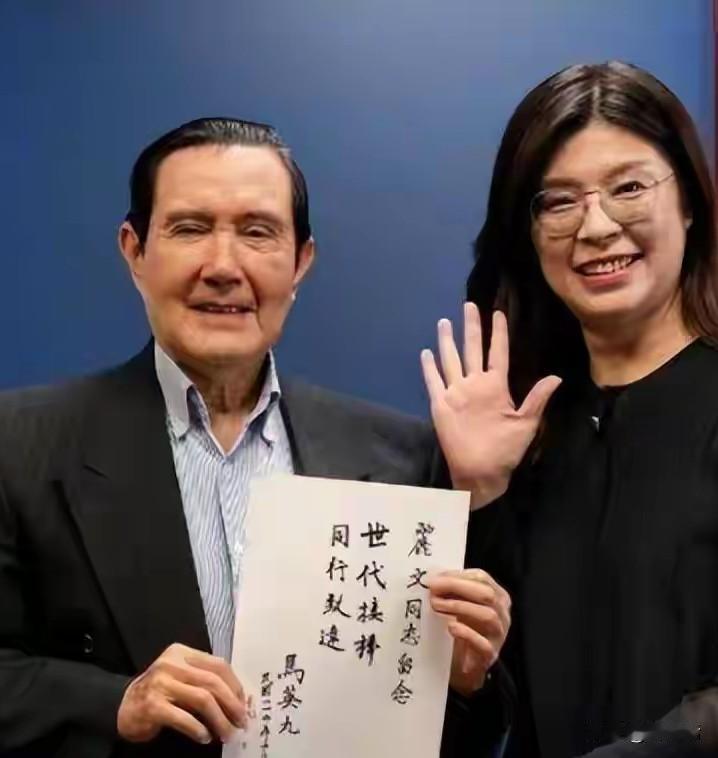 郑丽文要去访美了，老美的许可对她来说很重要的，没有倚重，恐怕很难站直喽！
她对访