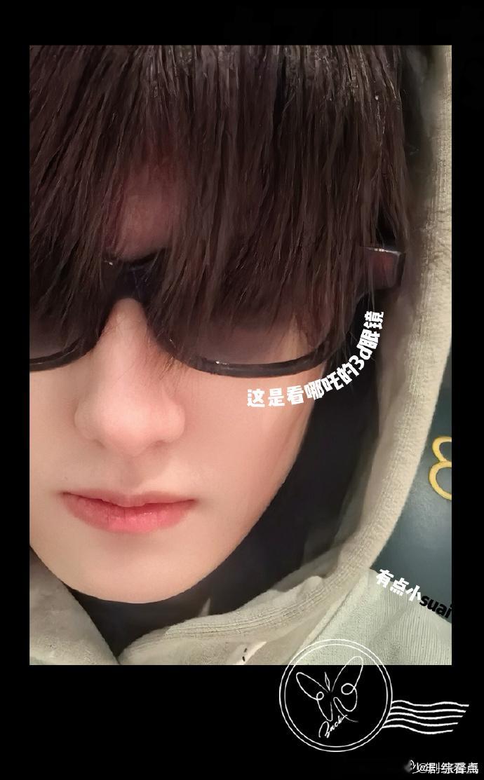 张泽禹藏在图片里的浪漫  家人们，张泽禹分享日常还在图片里藏字，这种把美好与粉丝