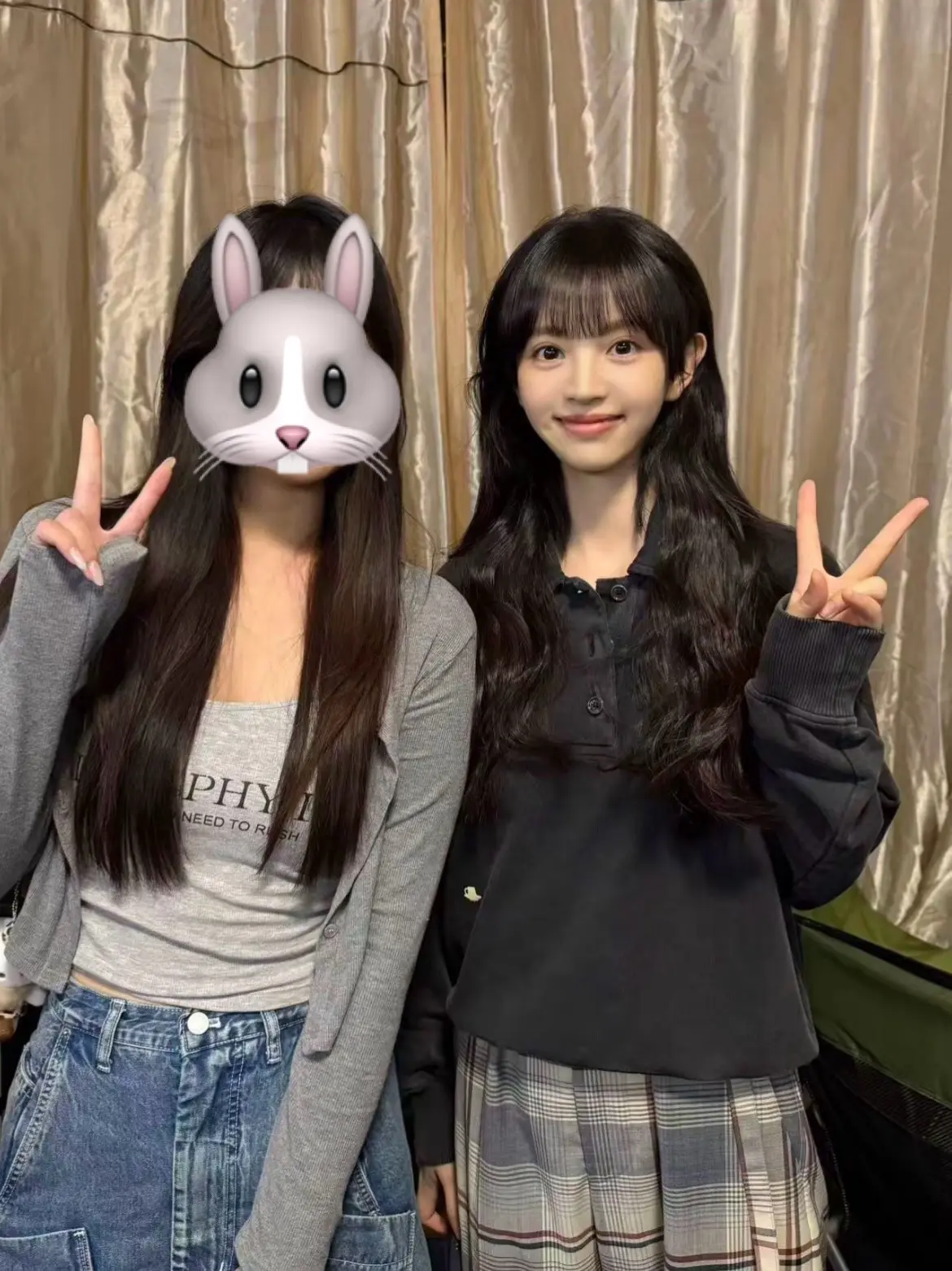 排了三天三夜的队终于和校花合上影了 （bushi cr