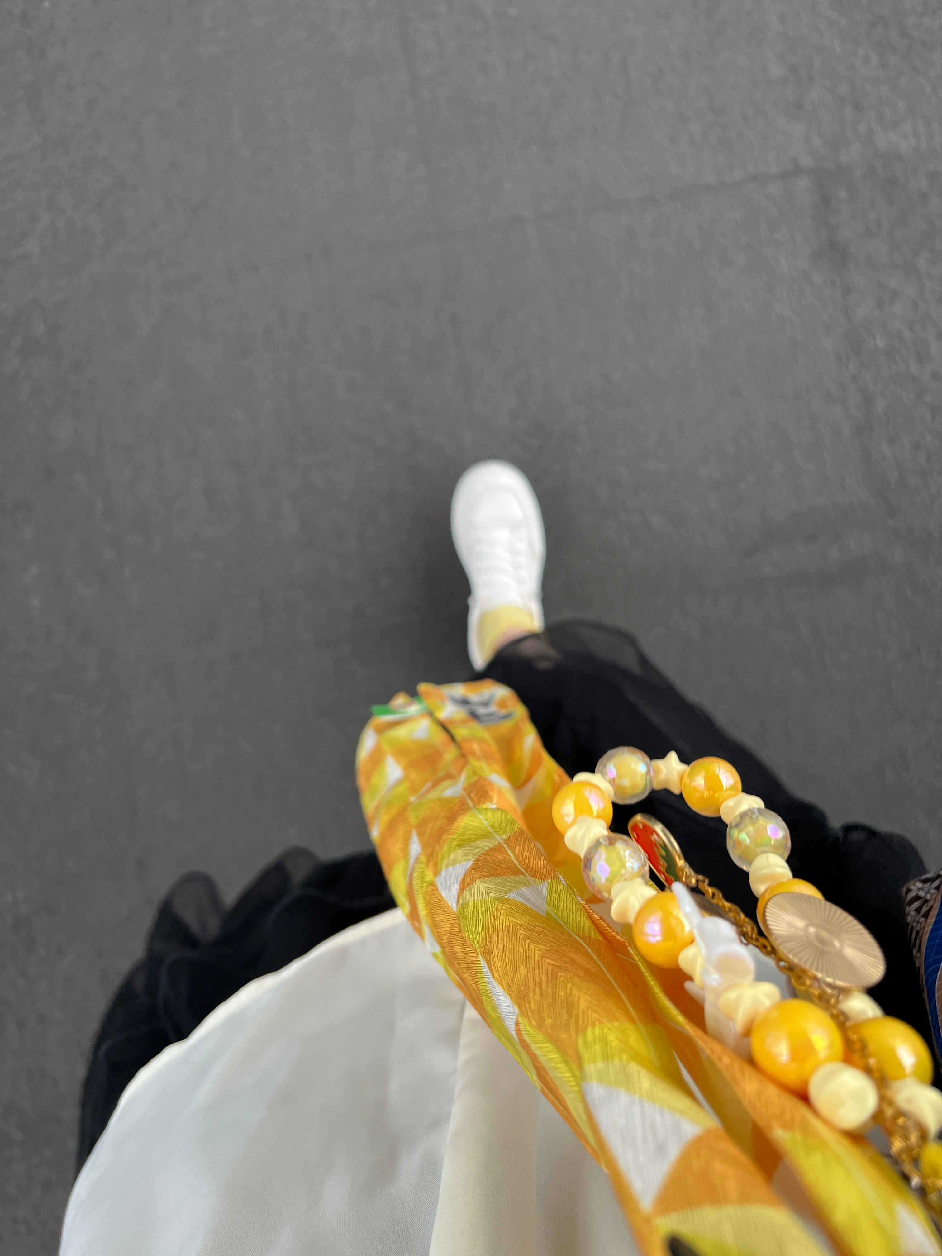 因为下午到上海明天一早就赶回来，就只穿了一个裙子，没带备用的，结果发现这个裙子腰