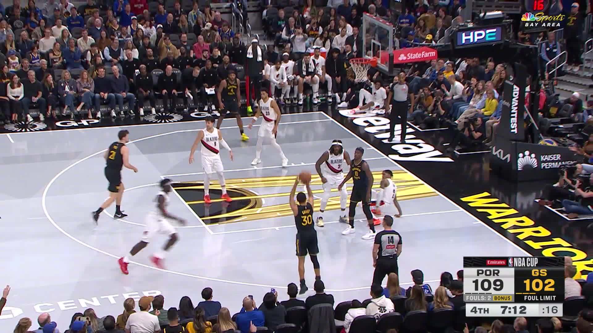 库里远投三分！