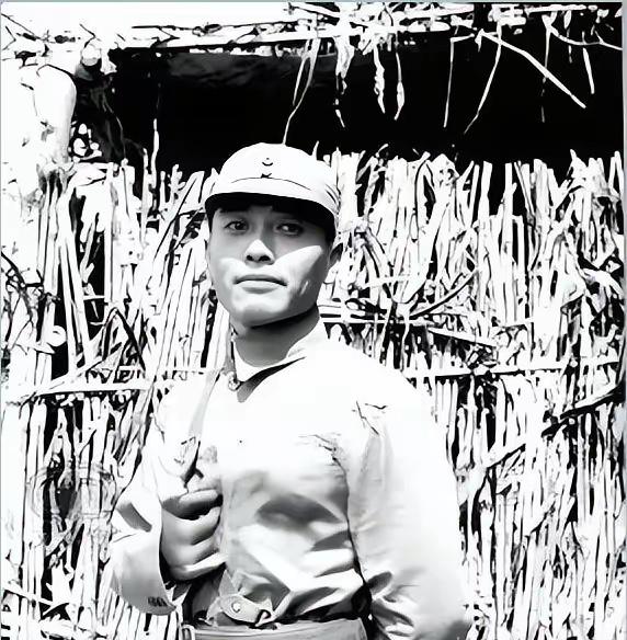 1938年，一个师长打光了8000人准备逃跑，上级一通电话让他回去死守，这一仗打