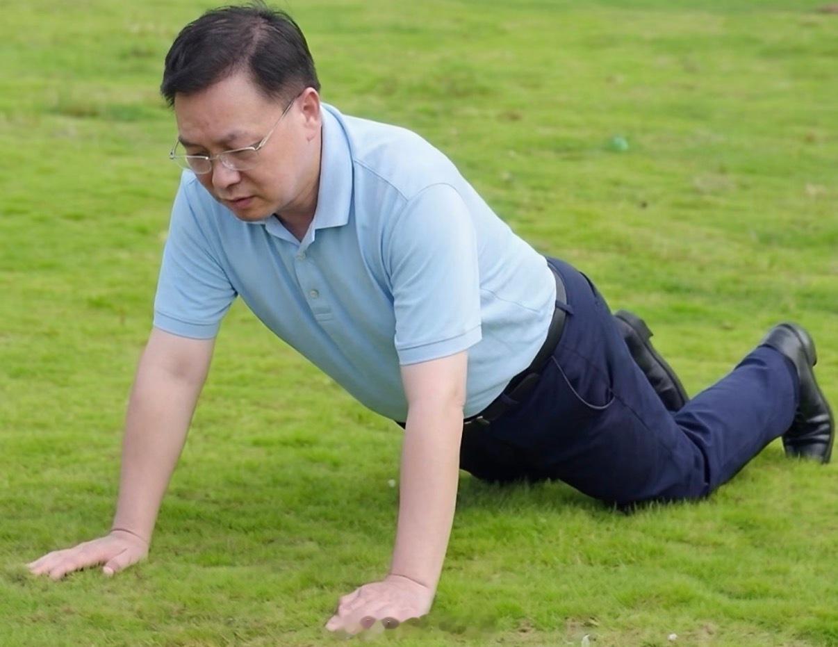 佛得角门将 封神詹俊：佛得角已经很厉害了。确实，这场比赛，阿根廷赢得很不轻松。可