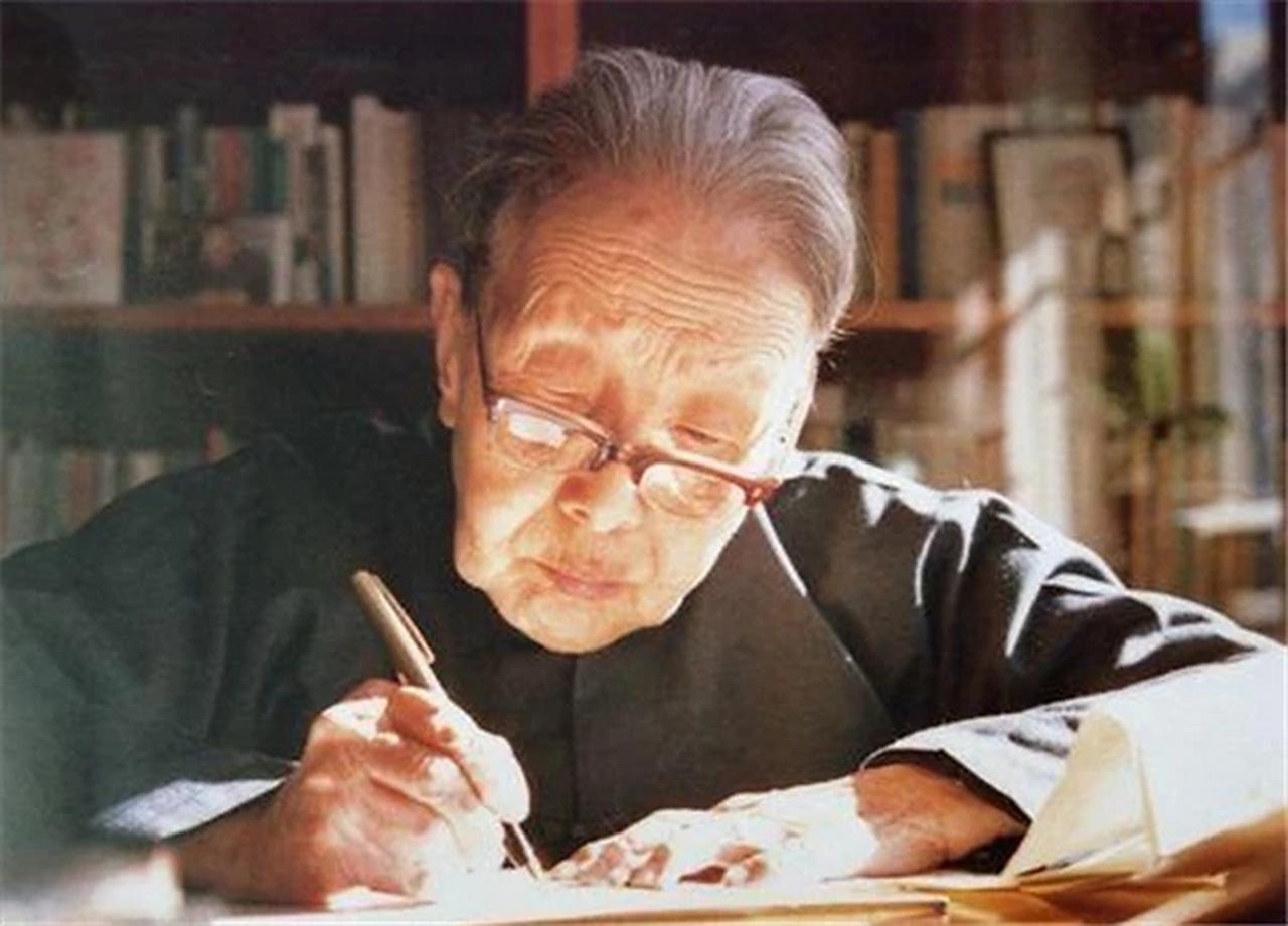 鲁迅为何讨厌十分讨厌冰心？曾吐槽：她是被调戏，要上吊的女人
 
你们是不是也被这