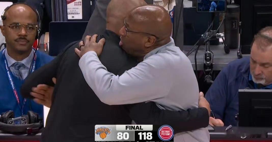 东部前二焦点对决爆出大冷！

活塞主场以118-80狂胜尼克斯，用38分的悬殊分