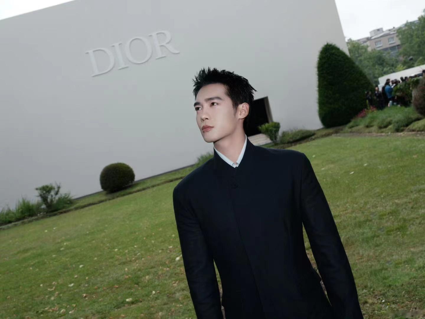 #李成儒给于适竖大拇指##于适被李成儒比大拇指#李成儒老师给于适竖大拇指表示认可