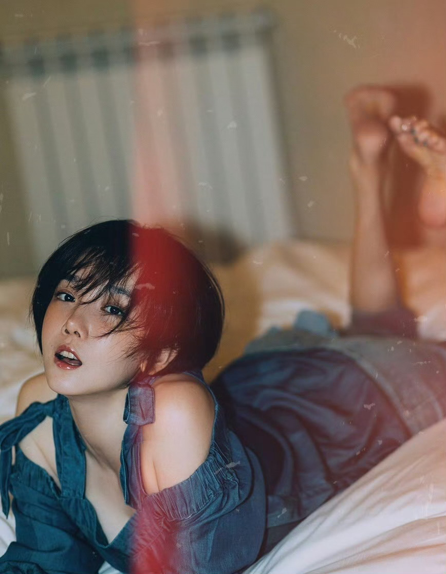 陈小纭 x 光脚美拍陈小纭身上的诡魅感