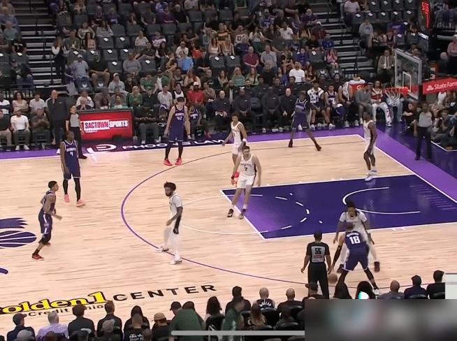 威少又炸出个里程碑！
 
3月17日国王主场对阵马刺的比赛，他单场送出10次助攻