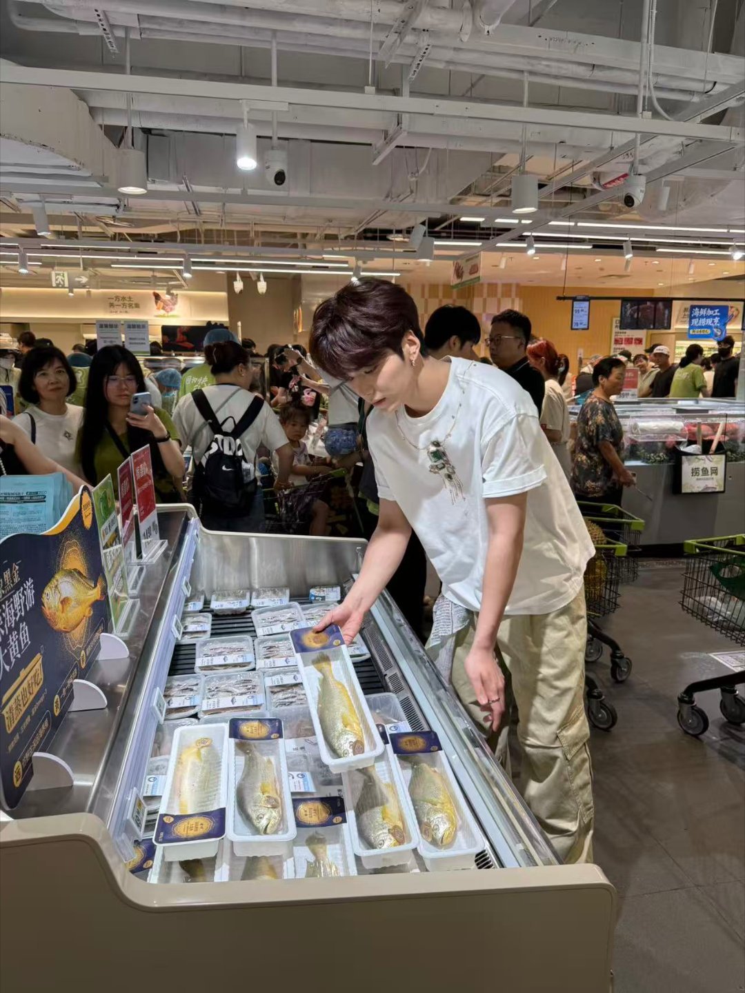 男明星在小象超市抢购榴莲小象超市杭州 🏃♀️刚进小象超市就撞见邵子恒！天呐他本