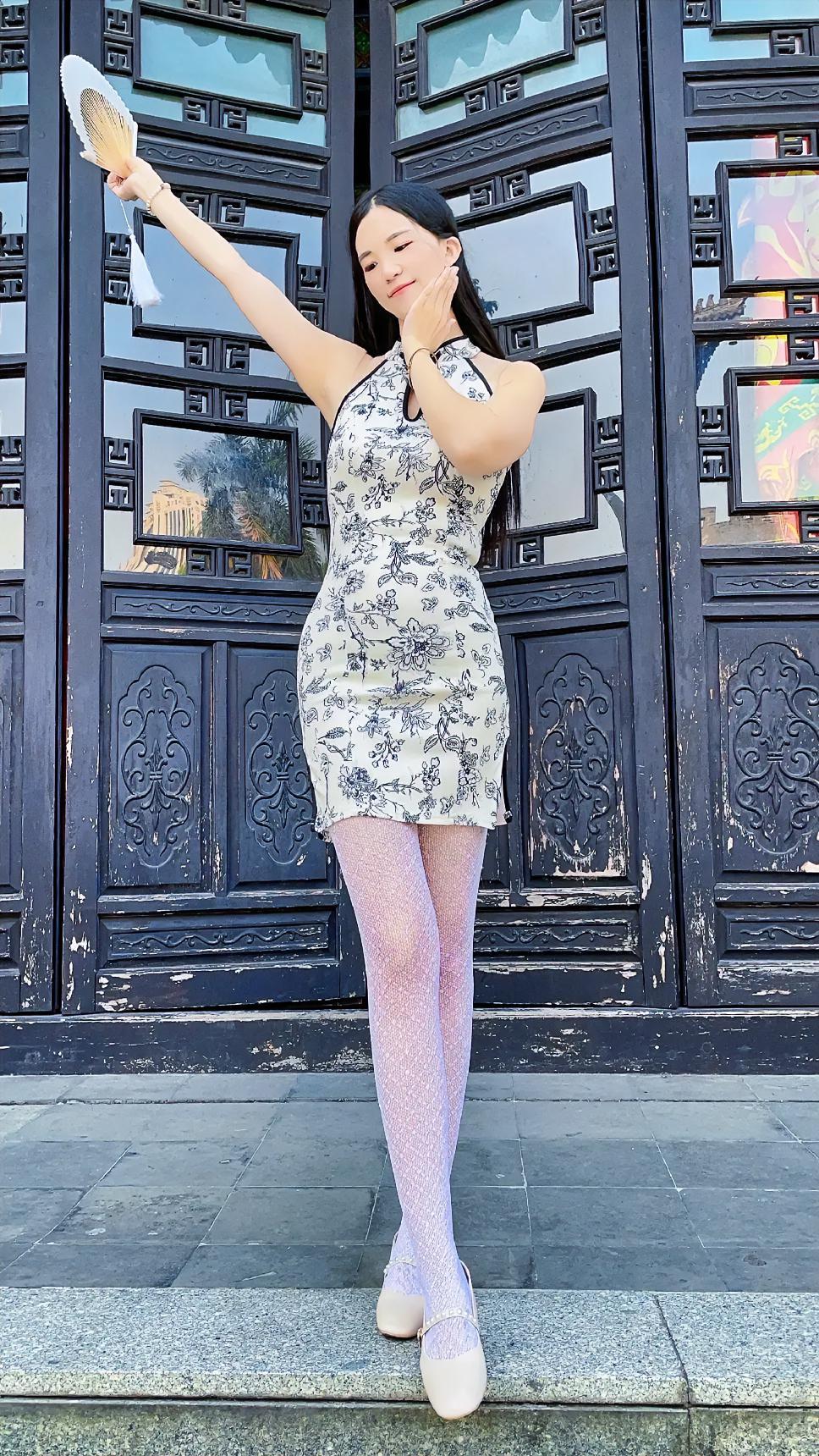 什么样的鞋子最容易穿出高级感圆头白鞋很好看