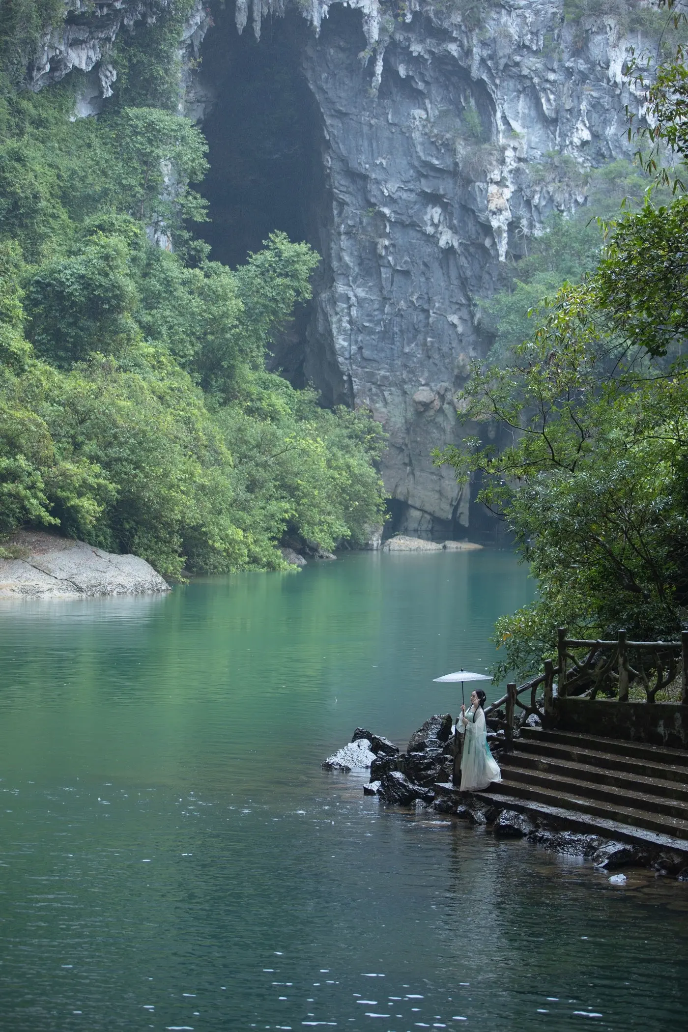 春去秋来只盼闯入你的眼眸。