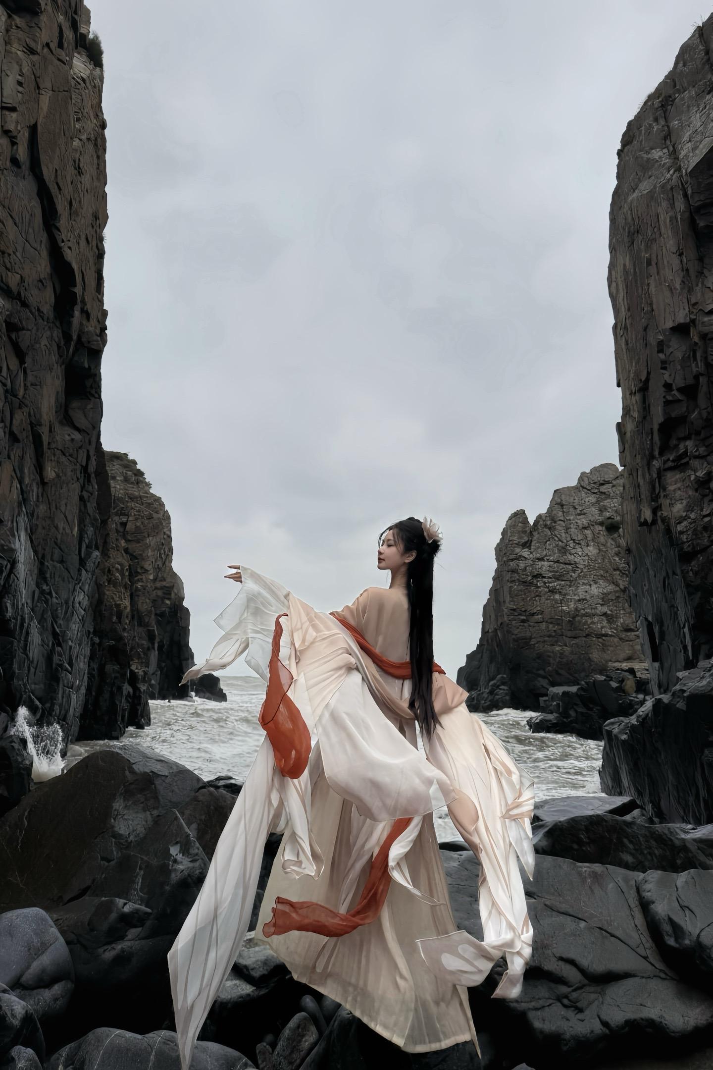 “听自由的风…🌊”