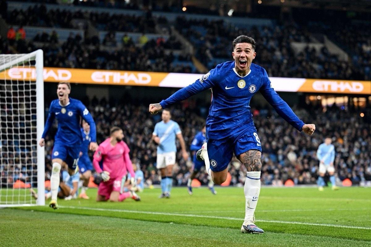 这你敢信？主教练刚被解雇，主力后腰凯塞多停赛，桑切斯、库库雷利亚、福法纳三名主力