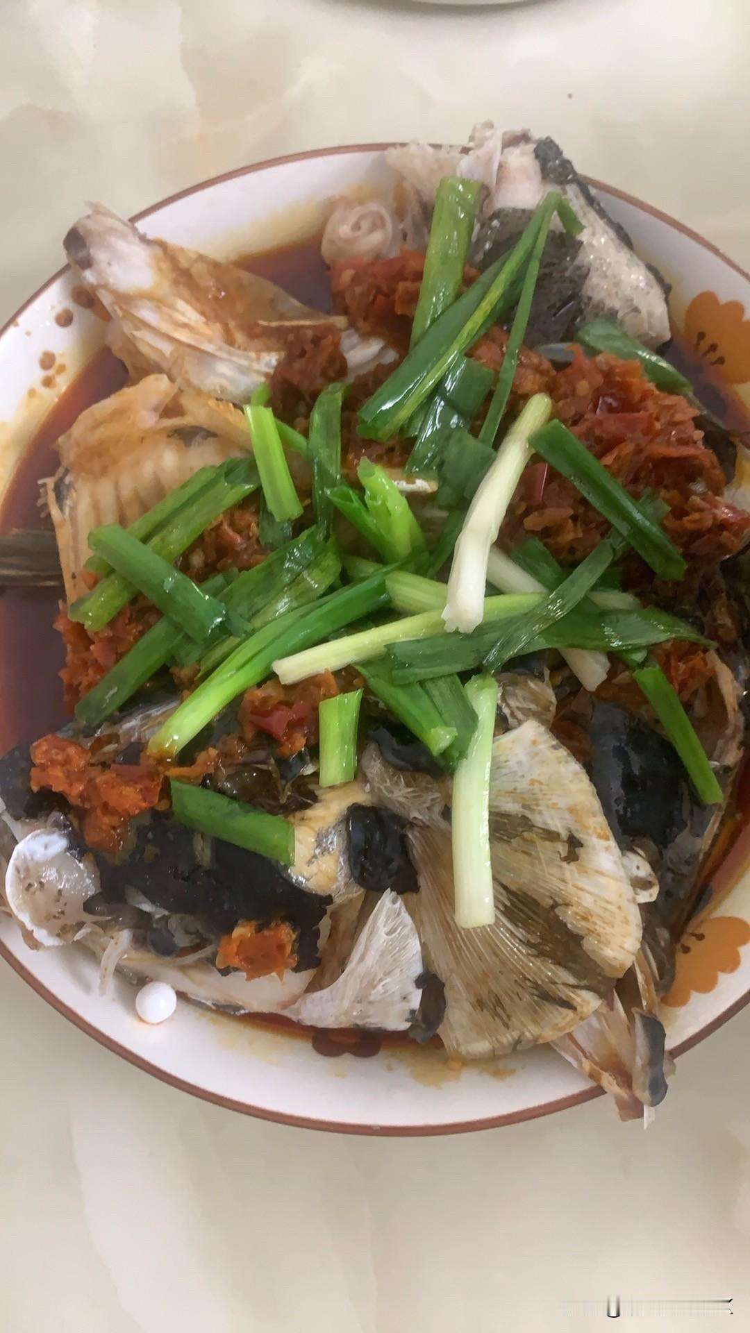 难得星期五在家休息，浅浅下厨🍝，剁椒鱼头加香辣牛蛙