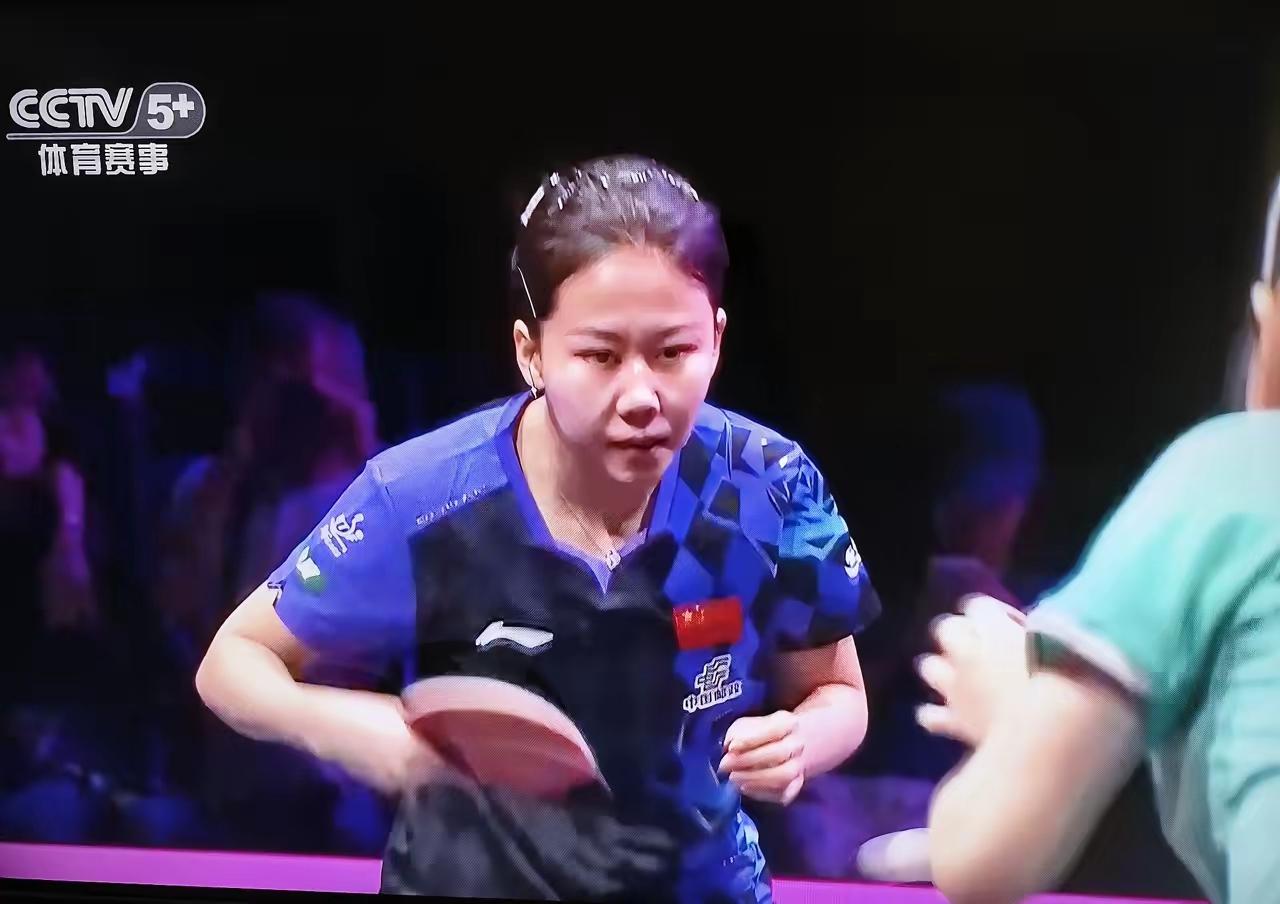 恭喜同同3:0横扫金娜英，取得开门红！
第一局刚打完，有人迫不及待发文称，幸亏莎