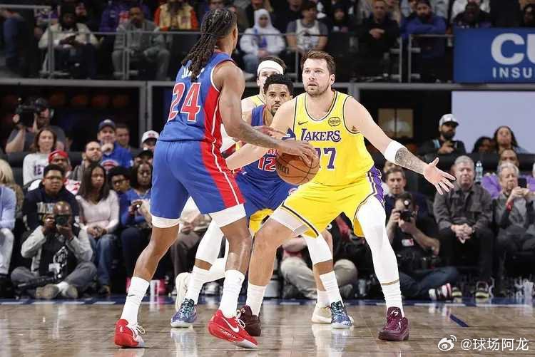 NBA常规赛继续进行，洛杉矶湖人队（46胜25负）的连胜被终结。虽然东契奇得到3