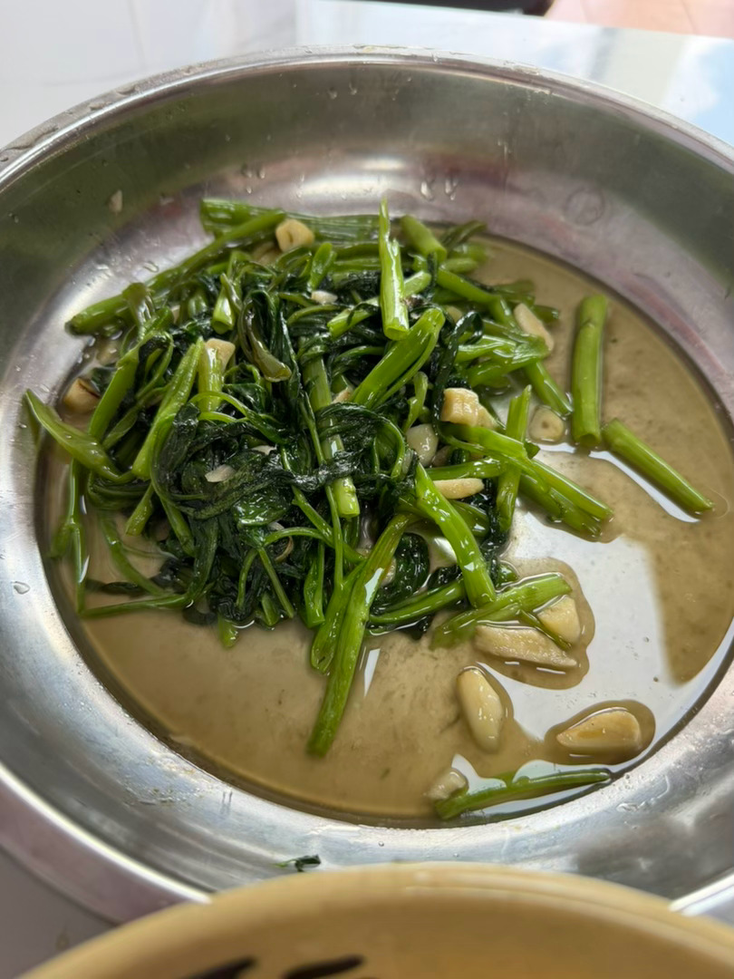 投资人（老登）的午餐：2.4元空心菜，加🍚米饭，一餐搞定！ ​​​