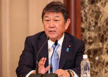 今天在马尼拉最紧张的人就是日本外务大臣茂木敏充。因为之前的一系列骚操作，本来有可