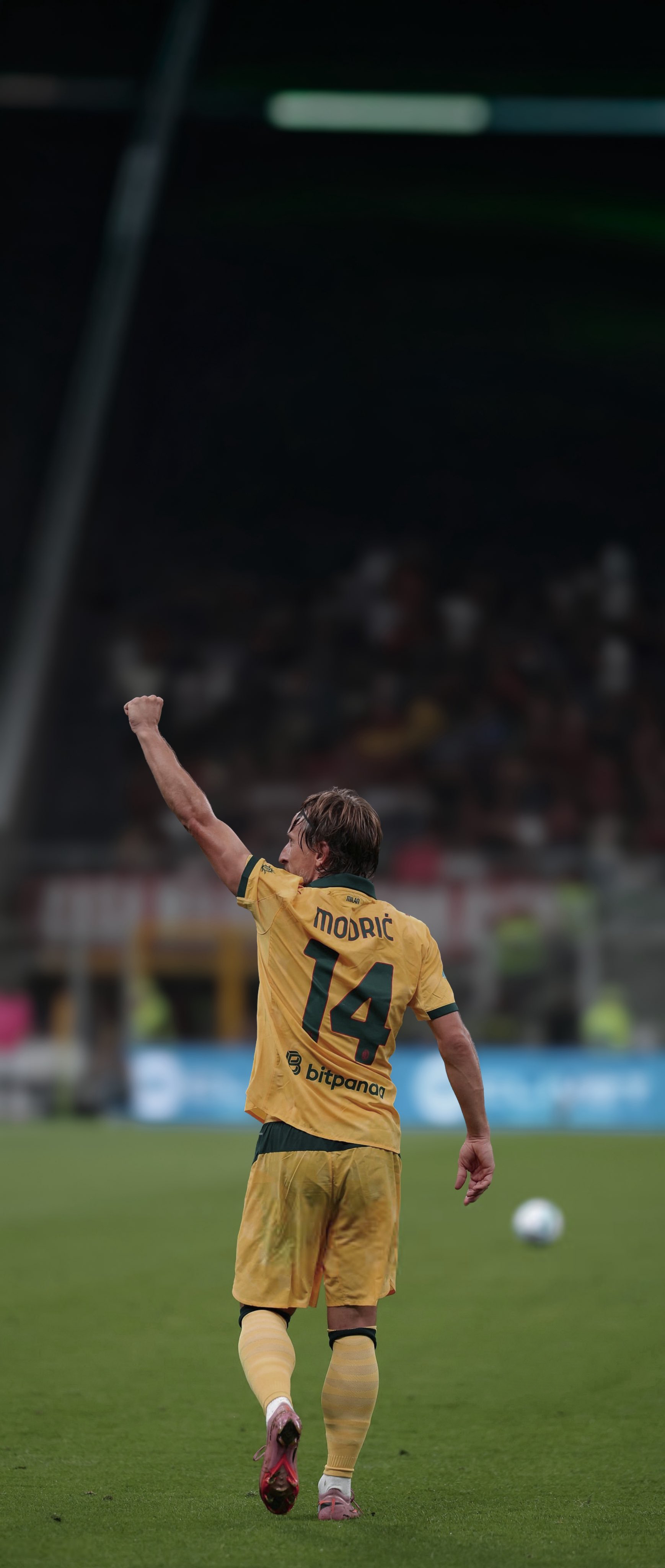 【手机壁纸分享】 ❤️🖤 莫德里奇🇭🇷.sempremilan