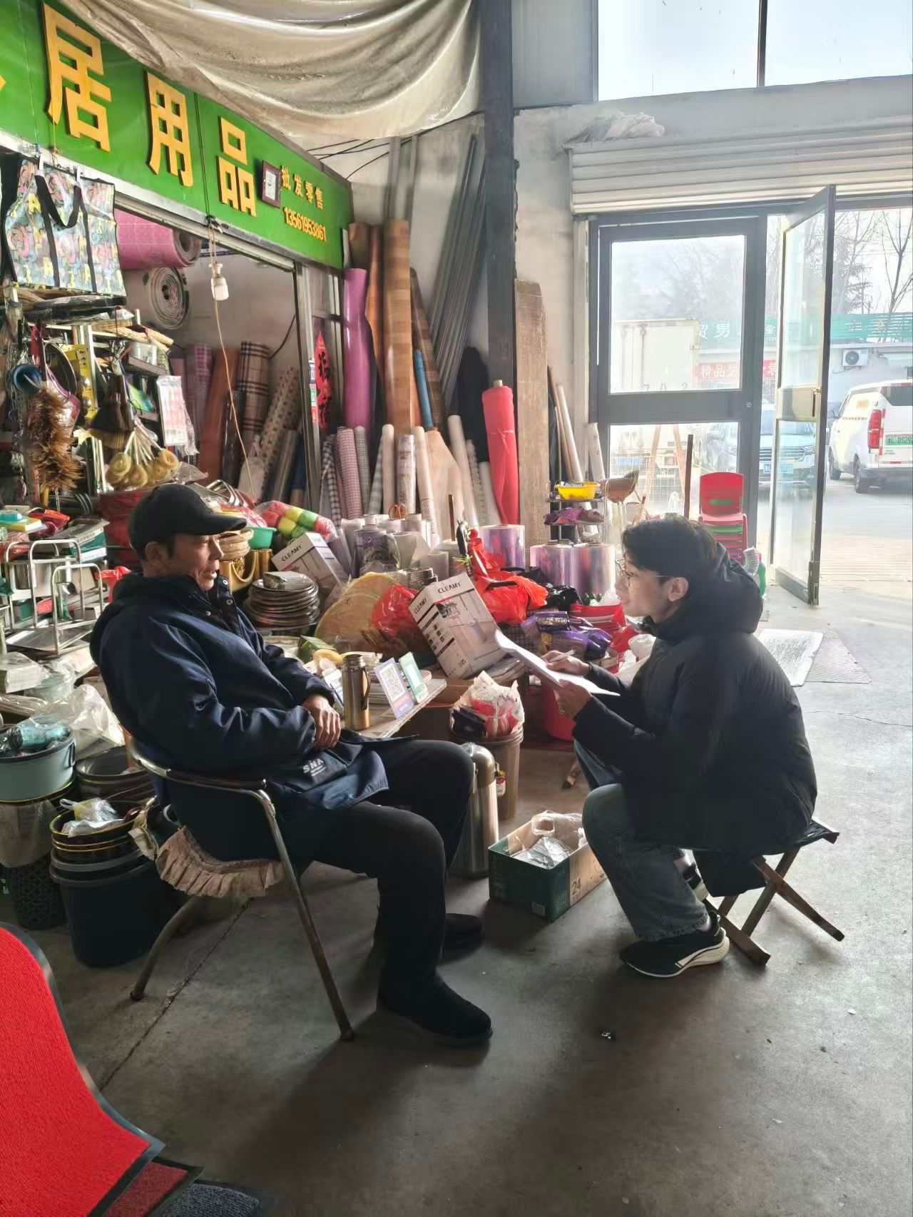 秦岭笑谈 【暖阳同行缓，康乐共相伴】春日晴好，“银发暖阳”实践队的队员们邀请社区