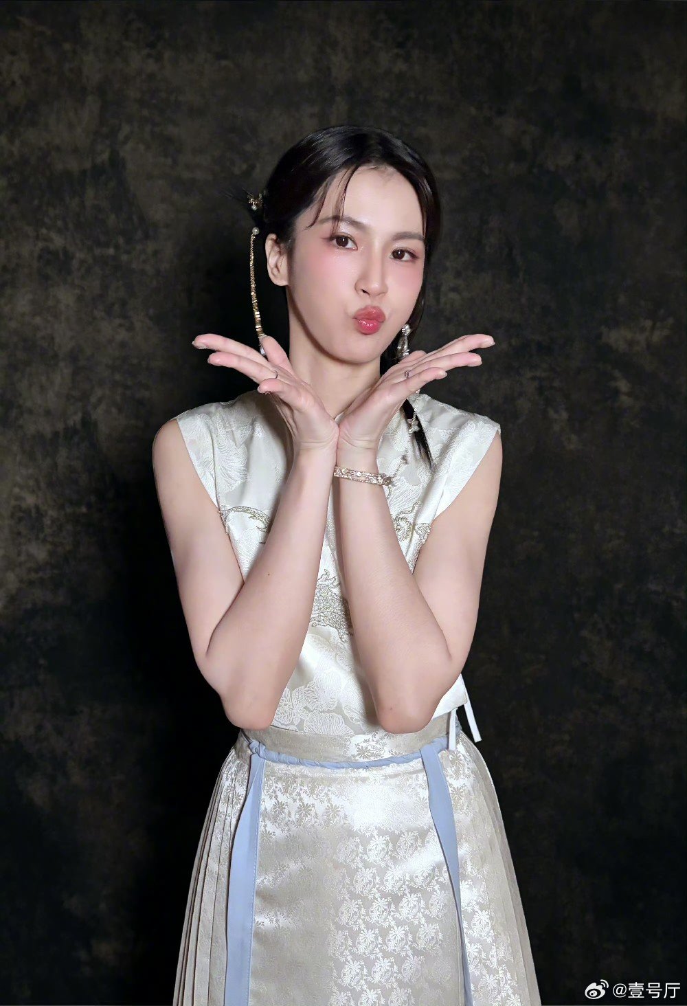 曾沛慈曾沛慈回应喜欢赵丽颖曾沛慈看过赵丽颖的乘风破浪 曾沛慈是真的很喜欢赵丽颖吧