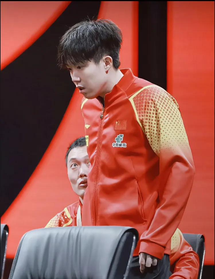可可爱爱的楚钦老师
李爷爷：来，大头，你坐，今天你是我的好朋友
楚钦：李爷爷，我