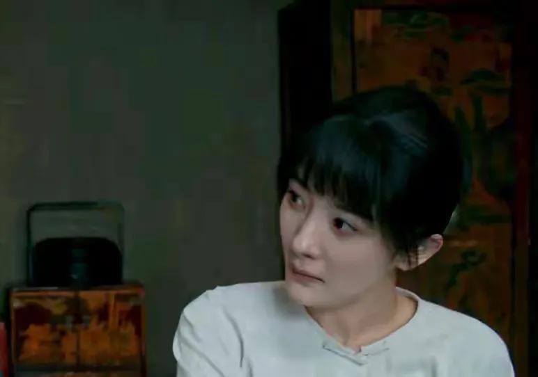 追剧《生万物》 宁绣绣（杨幂饰演）与费文典（张天阳饰演）的美好姻缘，硬生生地被宁