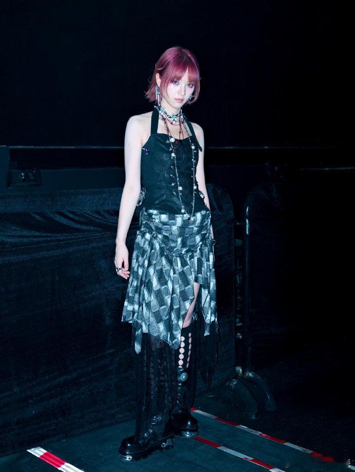 黄灿灿二公舞台黄灿灿口碑刷完黄灿灿二公舞台，终于懂她口碑为啥这么好！《篇章》全开