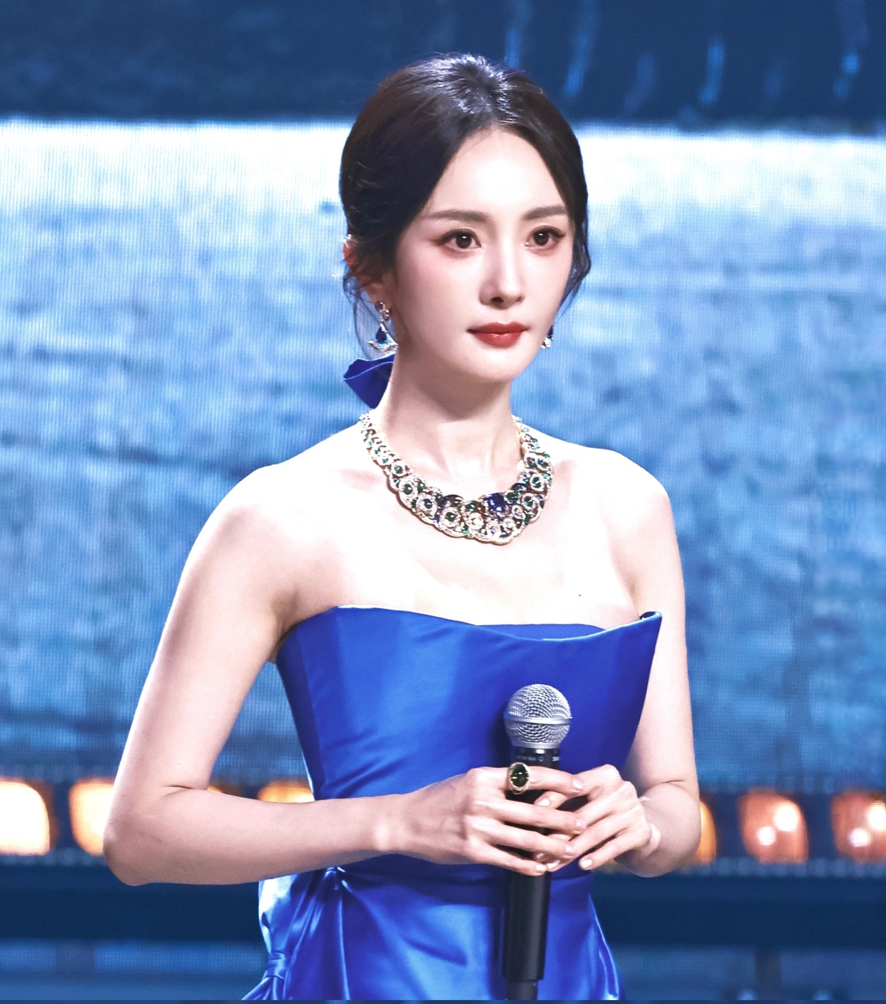 李纯和杨幂在同一个健身房锻炼杨幂在复制粘贴的时代，你是手写的诗