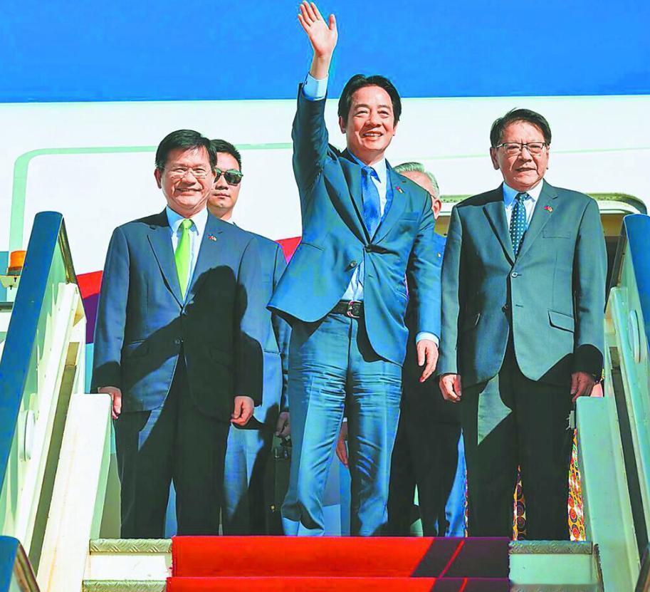 上午10点38分，赖清德搭乘的斯威士兰国王专机，落地台北桃园国际机场，整个返程，