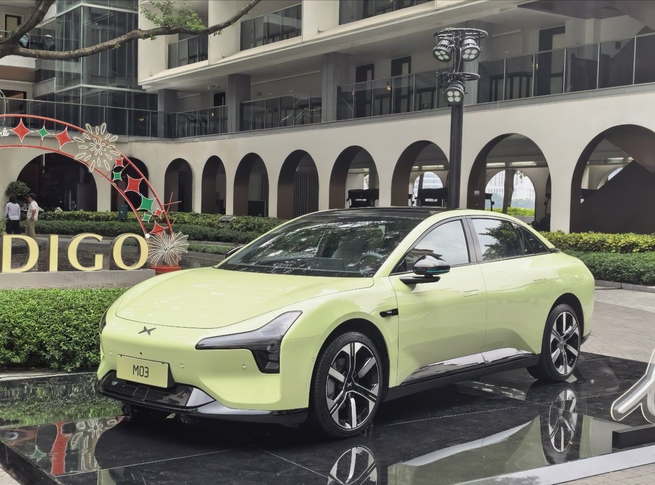 这次新MONA的牛油果绿，我很喜欢。