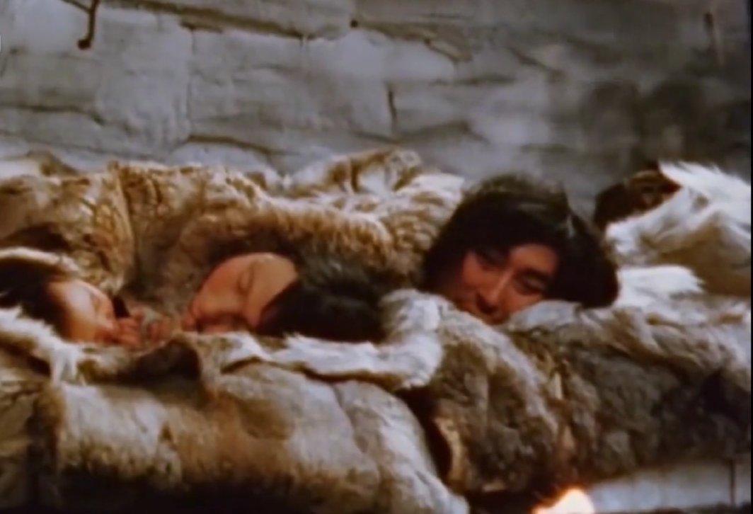 因纽特人第一胎是夫妻原配的娃，第二胎必须是另一个男人，第三胎再换男人，没办法，为