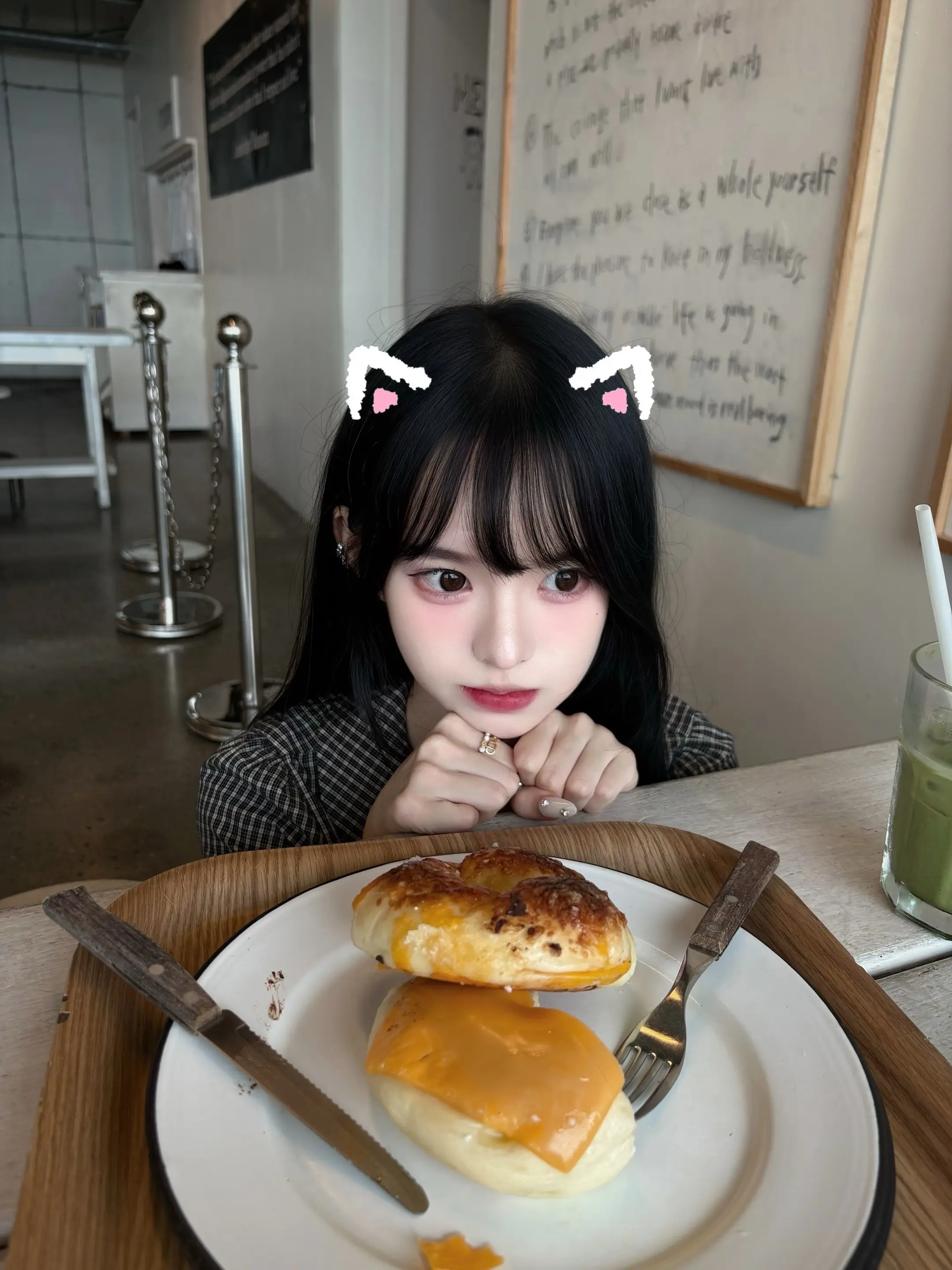 再也不卖萌了 根本没人买^⦁᎑-^ ੭