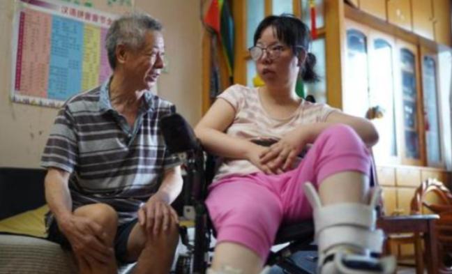 30岁安徽女博士怀孕后瘫痪在床，丈夫悉心照顾，不料，生下儿子后，丈夫看了一眼却说