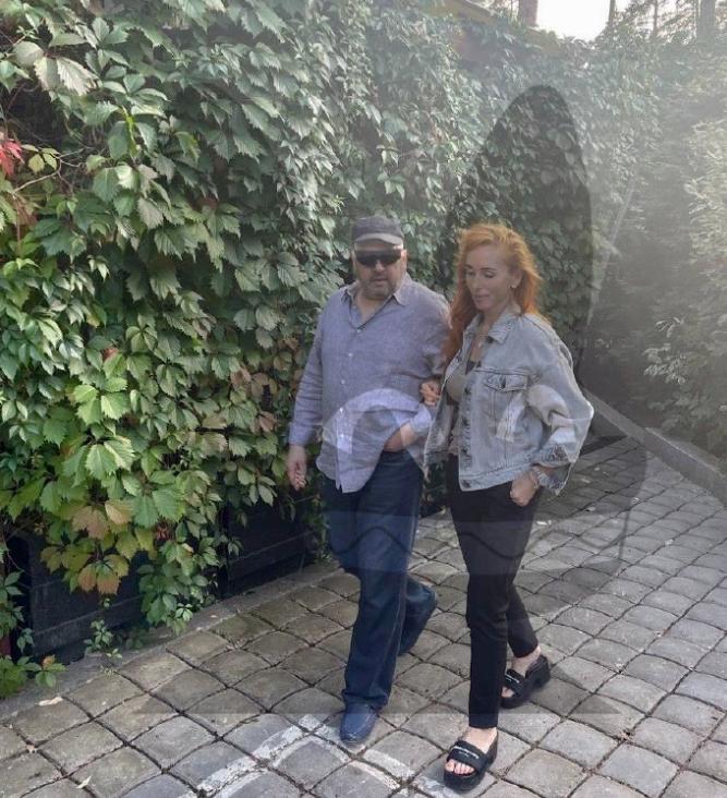 俄媒体名人索布恰克的电报频道在9月4日发布了一张乌克兰战场前指挥官谢尔盖•苏洛维