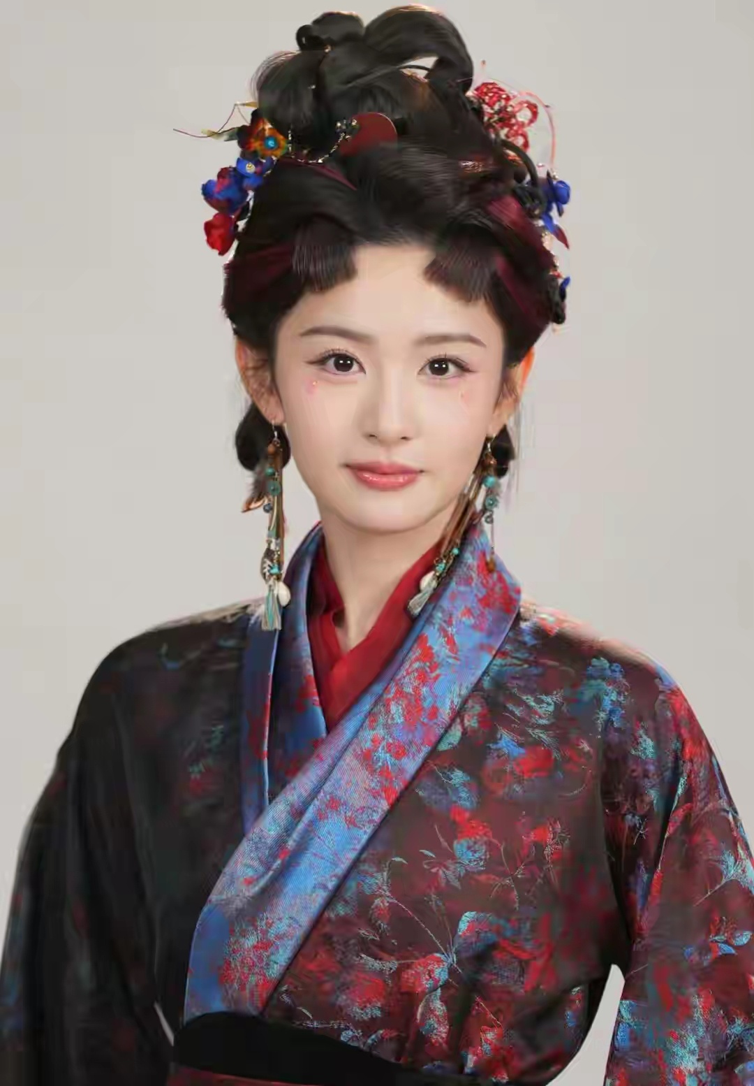 赵晴灵气十足，内娱难得一见的清透感，一颦一笑都把古装演活了。 