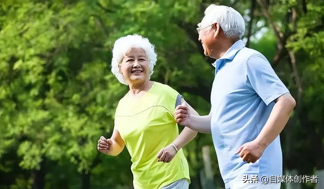 控糖不必耗费大把空闲，每日十余分钟轻量力量训练，就能把糖尿病患病概率压低两成七，
