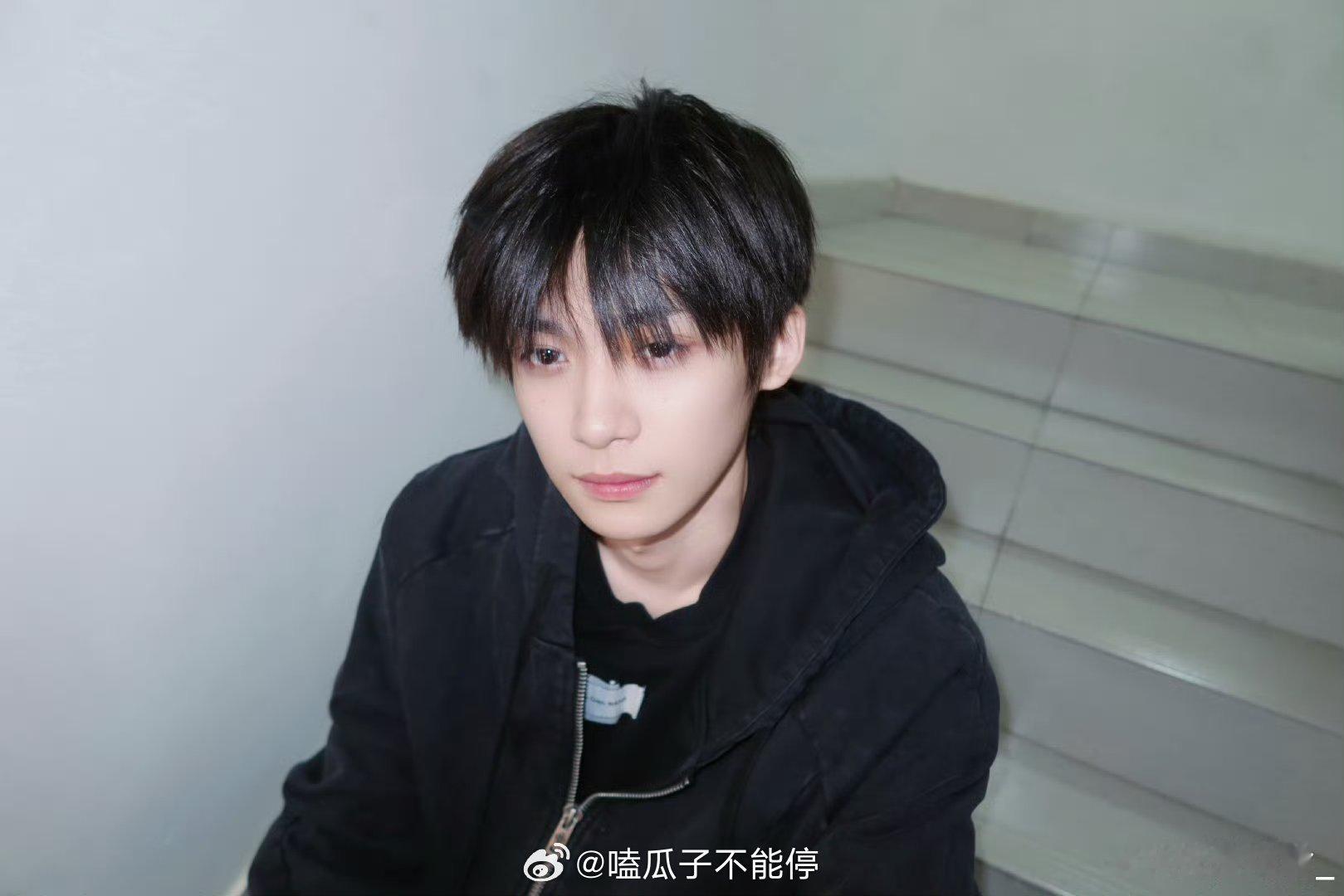 梓渝素颜营业照，颜值打几分 