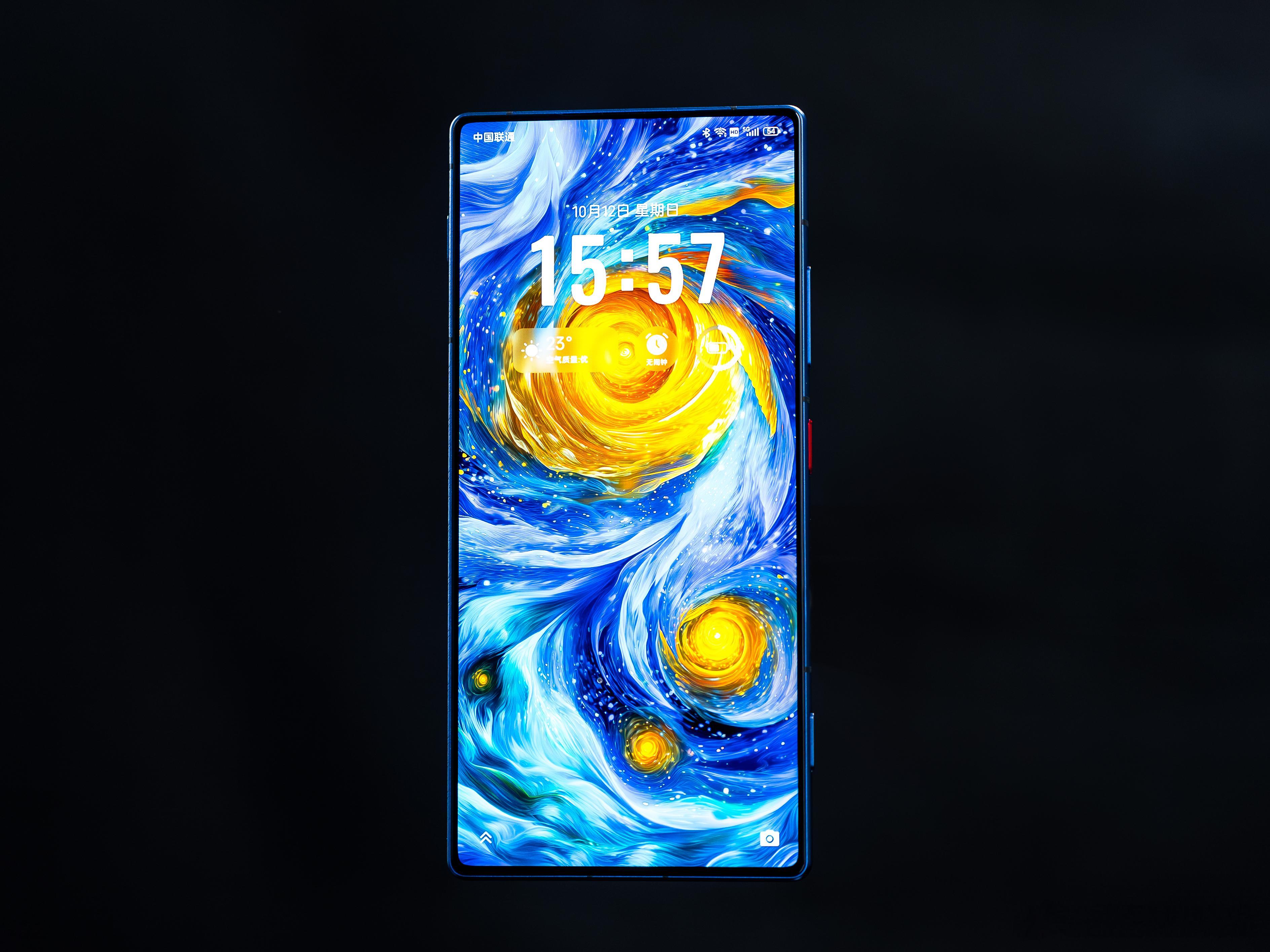 给努比亚Z80 Ultra「星空典藏版」拍了组图，和上代Z70 Ultra同框，