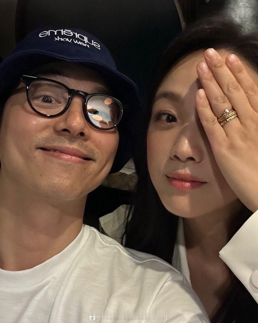 汤唯和孔刘、朴宝剑的合照，实现了梦幻联动！ ​​​