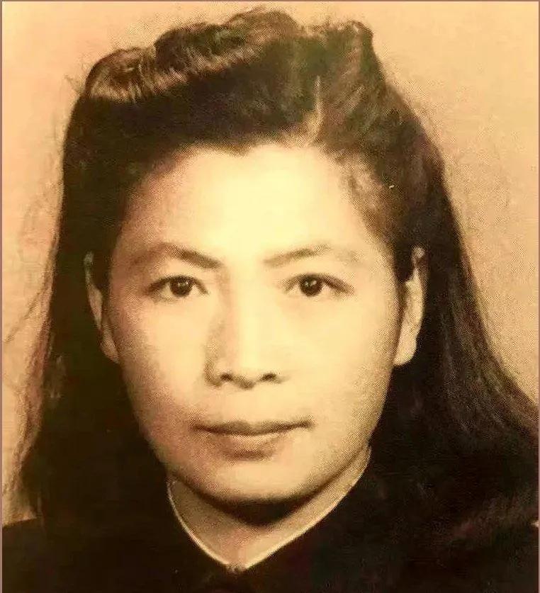 1948年，这位特工女王走进西柏坡，她拒绝了一切高位，只提了一个要求，此后三十年