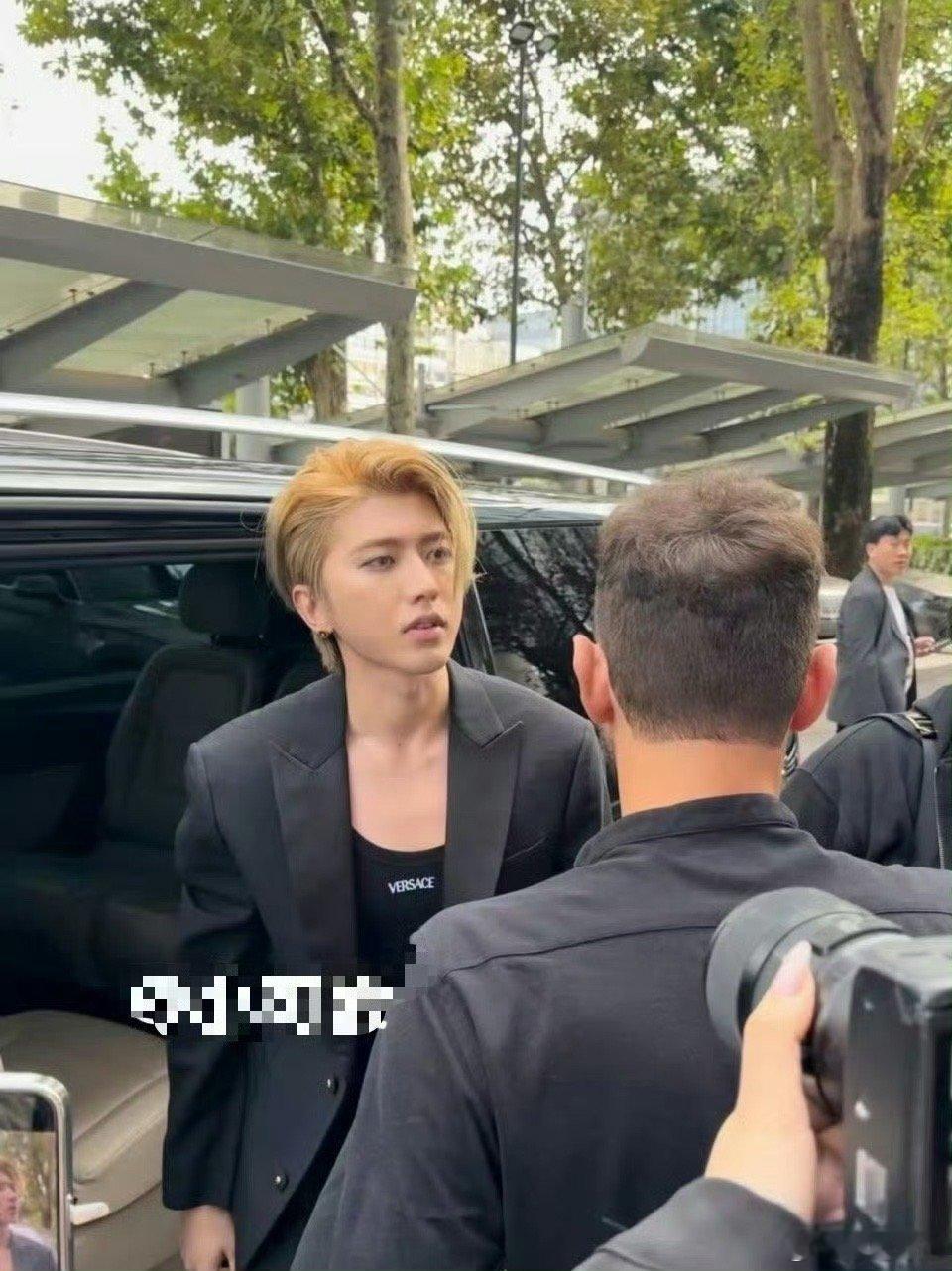 蔡徐坤在国内不尽人意，在国外也不是很好。 ​​​