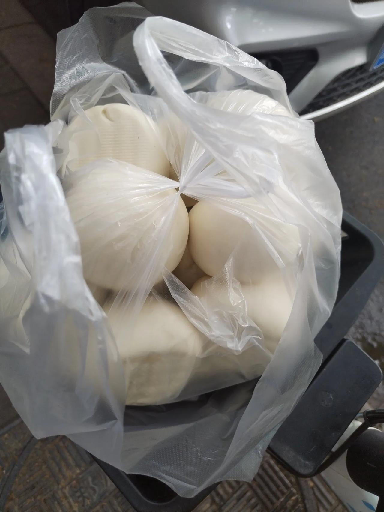 穷人不是怕吃不起馒头，而是怕没有馒头可吃。
        抖音下单，3.5元2