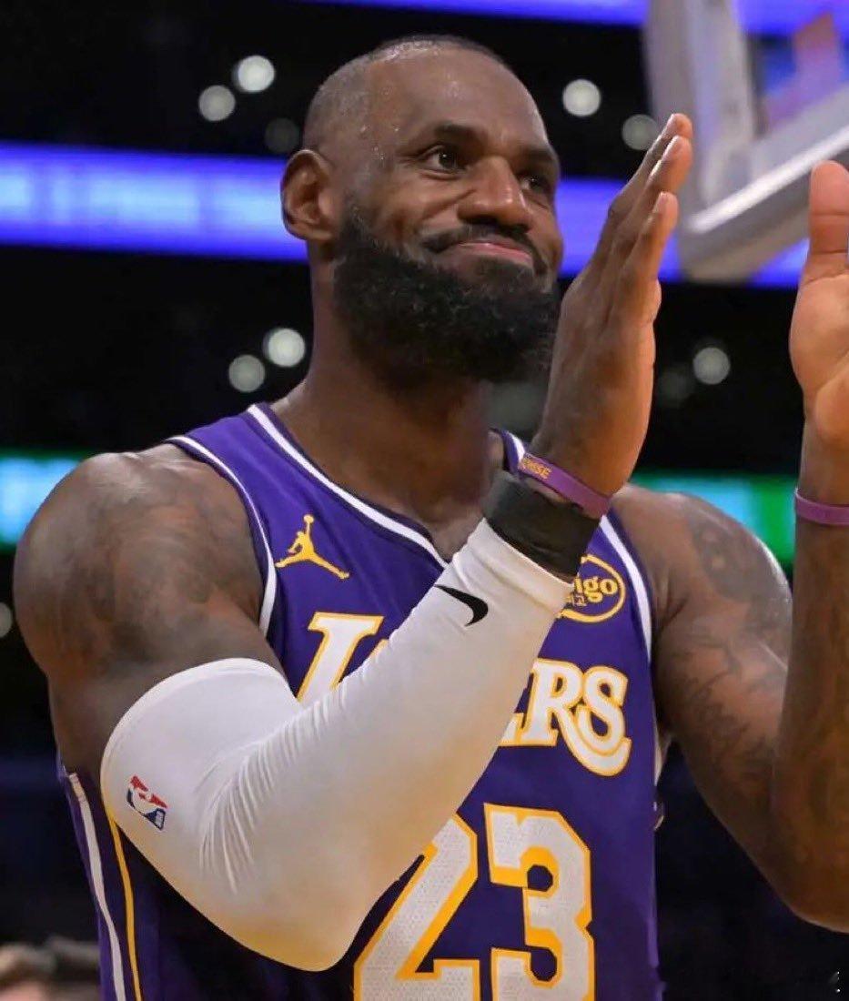 本赛季湖人与太阳还有两次常规赛交手明年2月27日，太阳主场对阵湖人；明年4月11